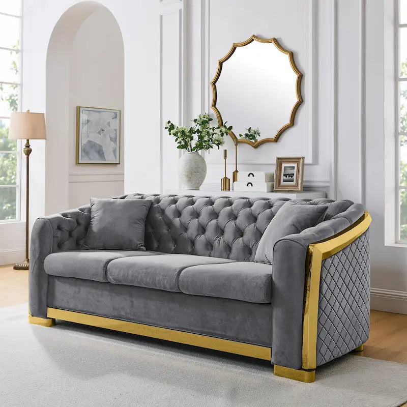 84 divani Chesterfield di lusso in velluto con profili dorati