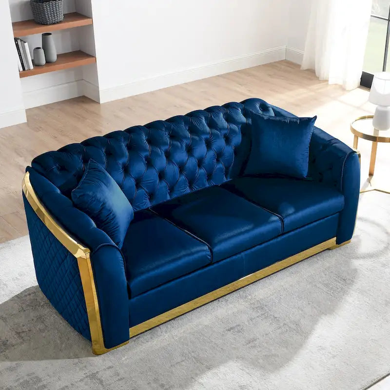 84 divani Chesterfield di lusso in velluto con profili dorati