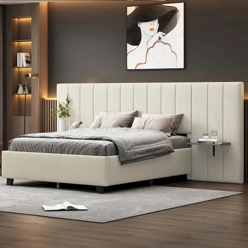 Letto a piattaforma imbottito di grandi dimensioni con testiera imponente