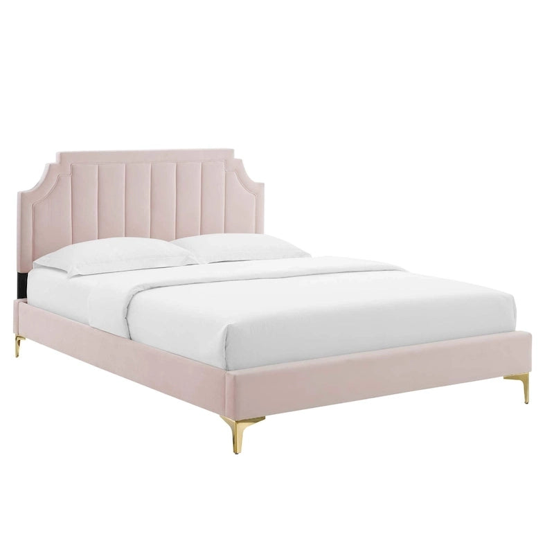 Letto matrimoniale con piattaforma imbottita e testiera trapuntata
