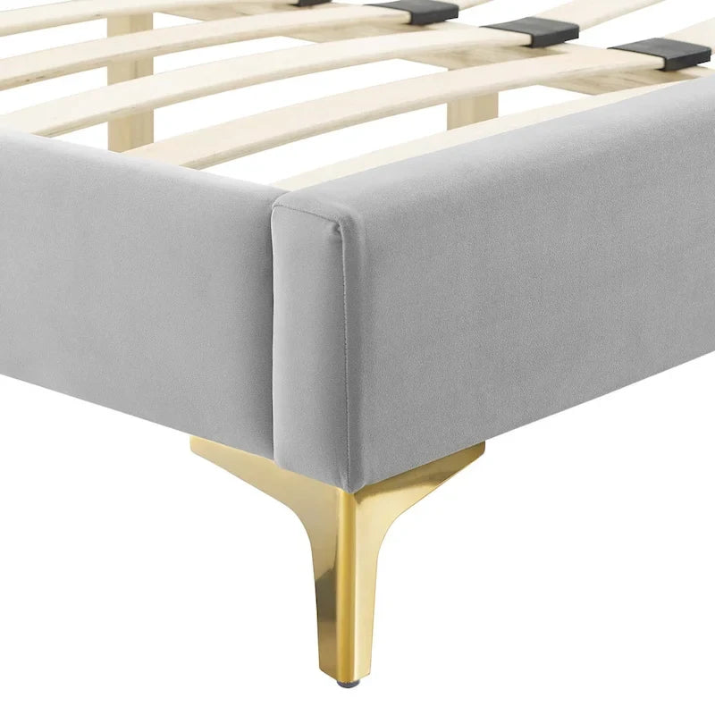 Letto matrimoniale con piattaforma imbottita e testiera trapuntata