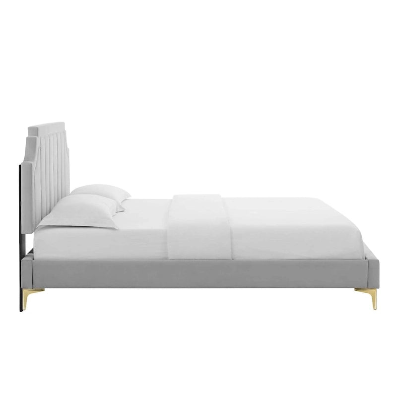 Letto matrimoniale con piattaforma imbottita e testiera trapuntata