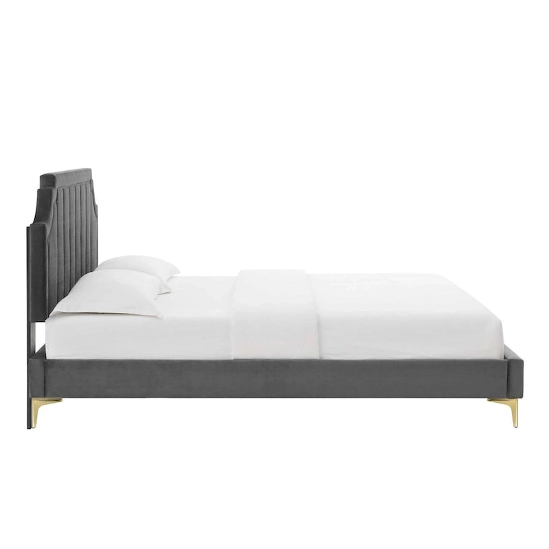 Letto matrimoniale con piattaforma imbottita e testiera trapuntata