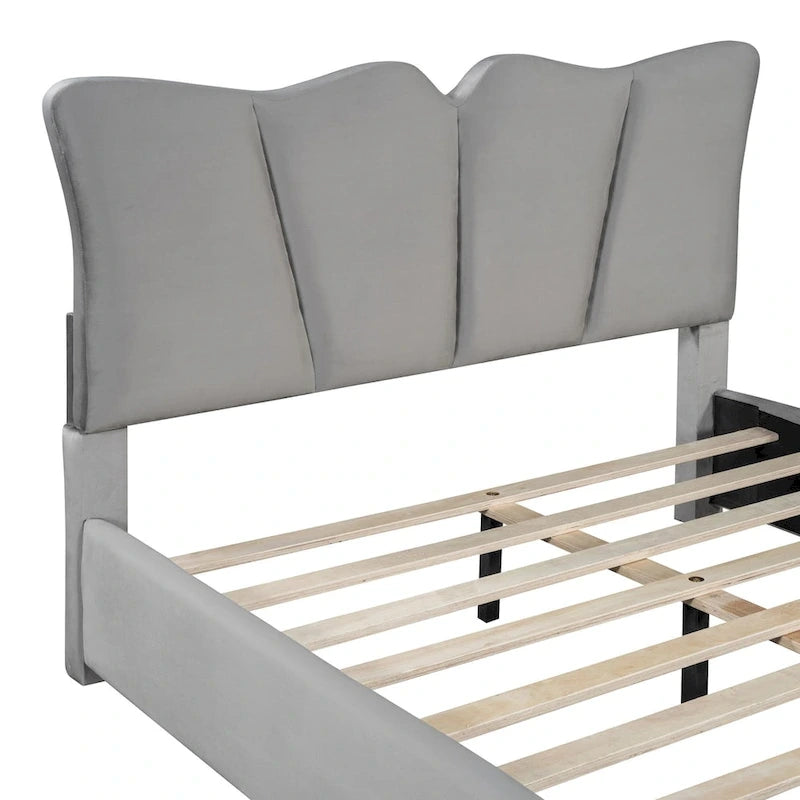 Letto a piattaforma imbottito in velluto a grandezza naturale